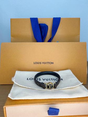 Браслет Louis Vuitton
Полный комплект 
В идеальном состоянии