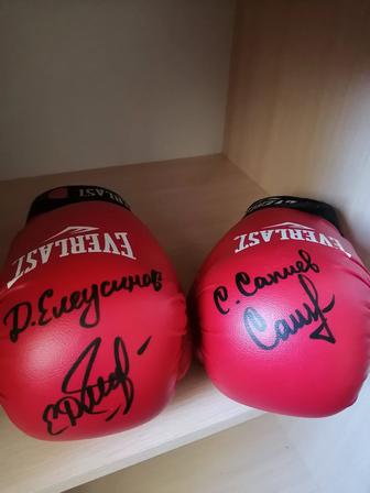 Продам боксёрские перчатки с автографами чемпионов