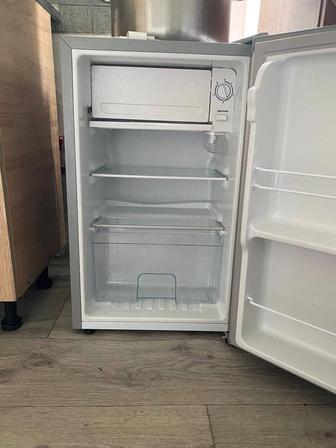 Мини холодильник в отличном состоянии, пользовались чуть больше полугода