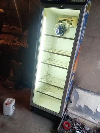 Стекляный холодильник