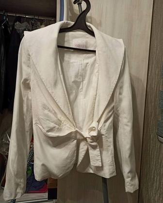 Пиджак белый фирменный