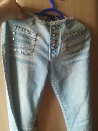 Продам джинсы новые женские
