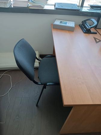 Офисный стол с тумбочкой