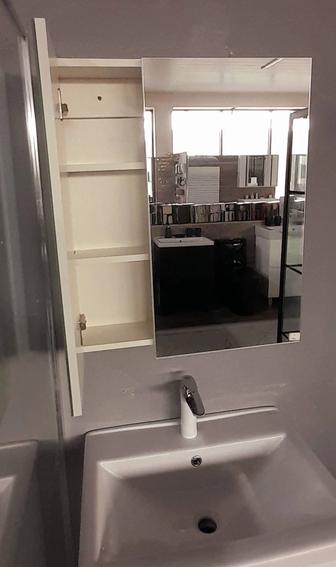 Зеркало со шкафчиками на ванну и для спальни