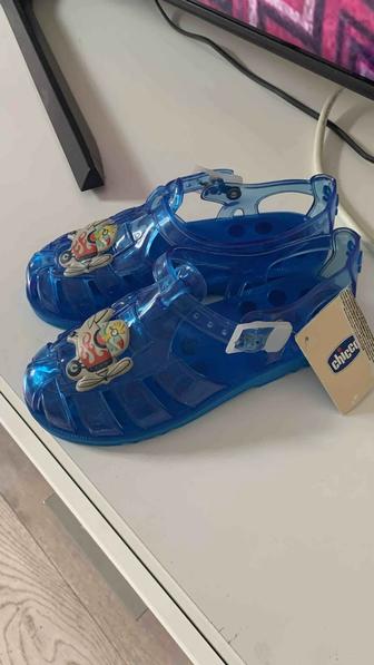 Продам сандали аквашузы