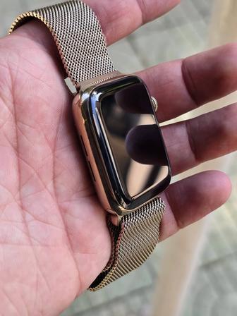 Apple Watch Series 6 gold stainless steel case gold milanese loop