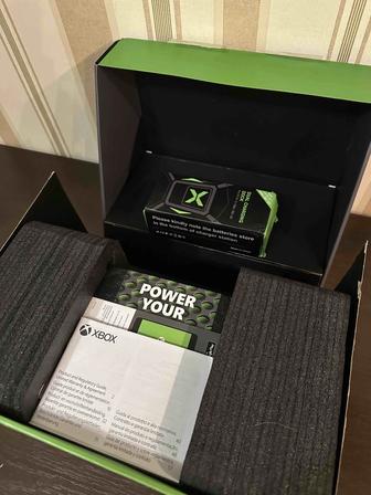 Продаётся X-BOX series X на 1 тб Подарок зарядка Dual Charging Dock