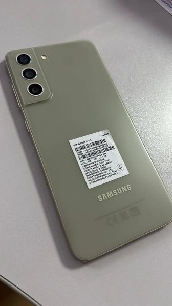 Продам телефон Samsung s 21 FE,Зеленого цвета. БУ пол года назад купила