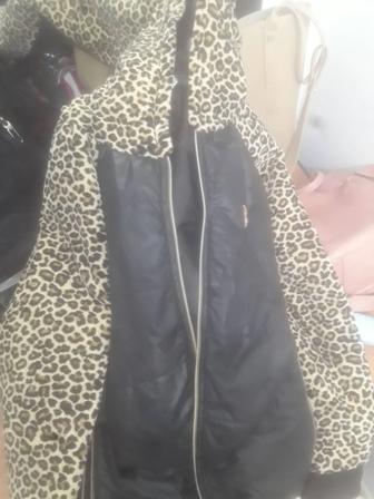 продам женскую тигровую куртку