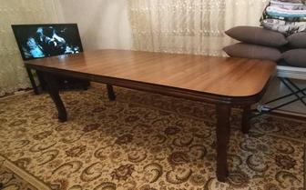 Продается деревянный стол
