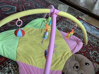 Продам развивающий коврик для малышей , 5 игрушек
