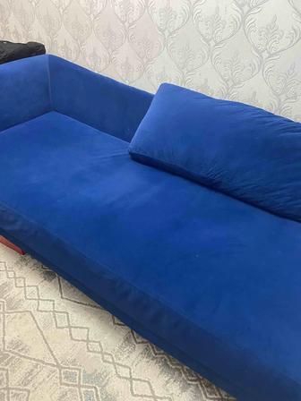 Продаться диван большой новый большой подушка темний синий цвет ножки желез