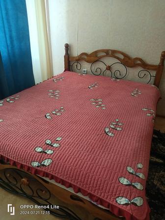Продам б/у кровать с матрасом