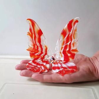 Бабочка красная, статуэтка из стекла.
