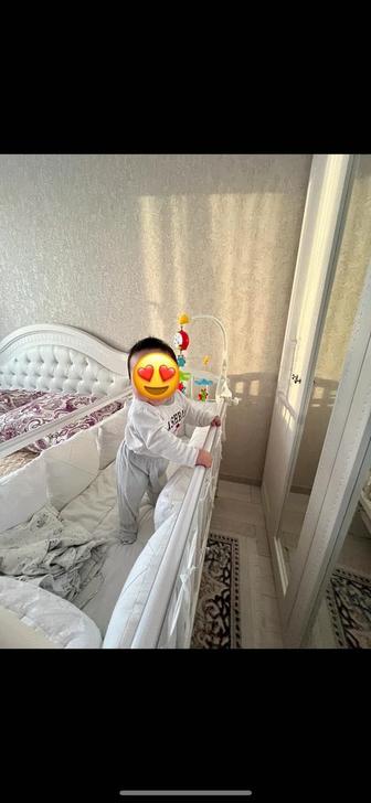 детская кровать с маятником и матрасом