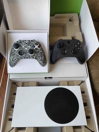 Игровая приставка Xbox Series S белый