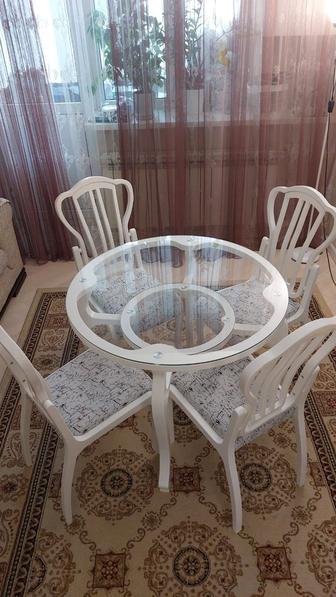 Кухонный стол со стульями
