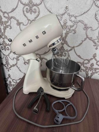 Срочно продам Миксер Smeg SMF03CREU