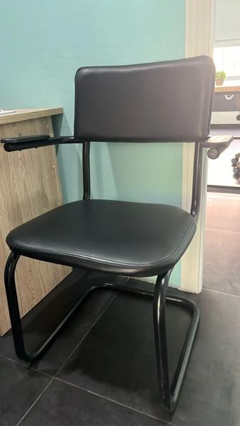 Кресла офисные и стулья