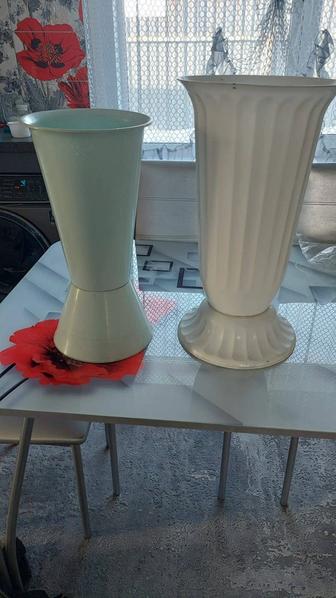 Продам пластмассовые вазы для цветов