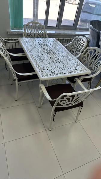 Белый стол и стулья металл хорошего качества