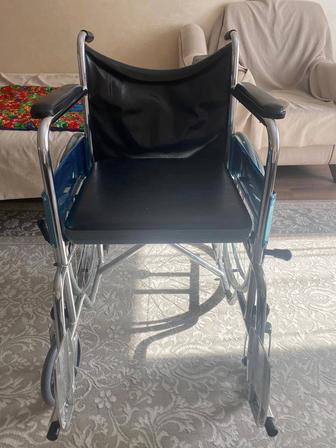 Продам инвалидное кресло с санитарным оснащением