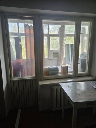 Продам б/у деревянные окна со стёклами и двери