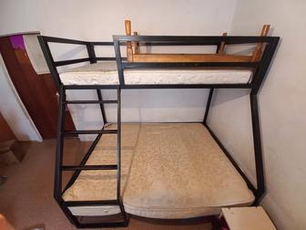 Железный двухяросный кровать