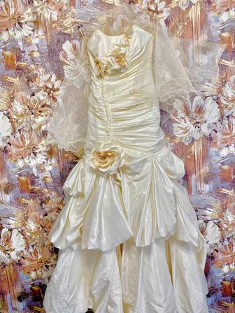 Продам свадебное платье полный комплект