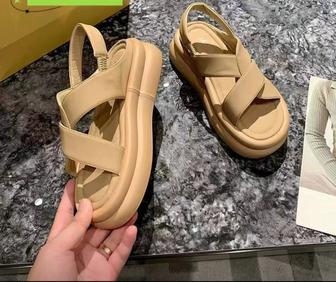 Продам женские сандали