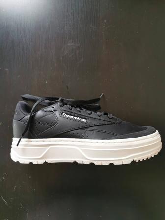 Продам оригинальные женские кроссовки Reebok размер 41 (26см)