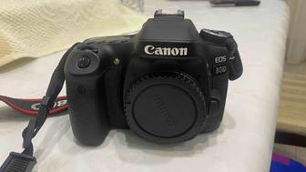 Продам фотоаппарат Canon EOS 80D с объективом