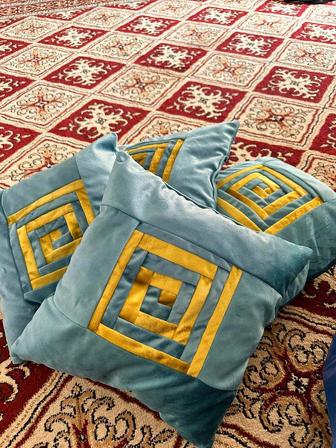 Декоративные подушки на тойбастар