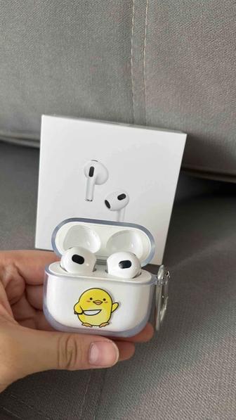 Продаю футляр AirPods 3-го поколение, работает левый наушник