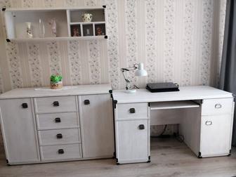 Комплект мебели для домашнего кабинета или офиса