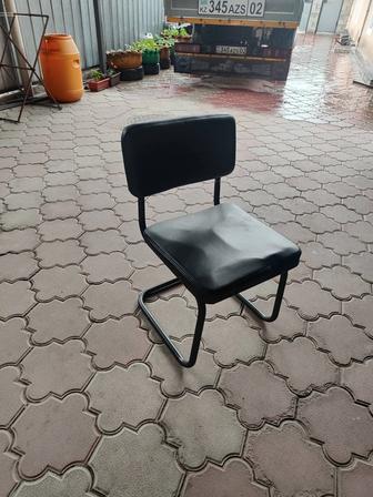 Продам офисные столы и стулья