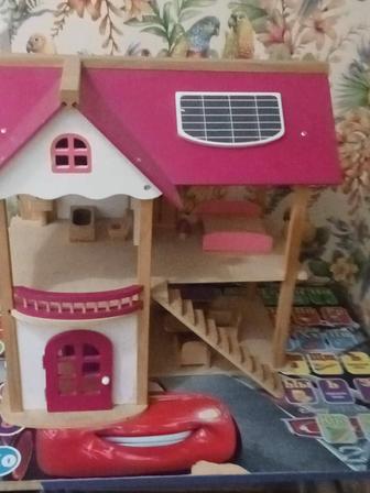 Продам деревянный кукольный домик