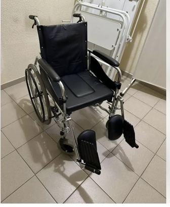 Прогулочная инвалидная коляска для взрослых