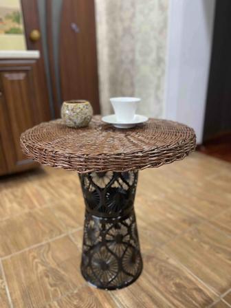 Плетеный чайный столик