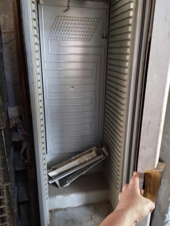 Продам ветреинный холодильник без холодильной установки