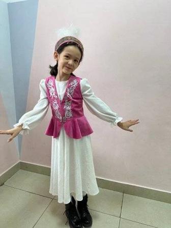 Прокат детский розовый национальный этно костюм на девочку 8-9 лет в Алматы
