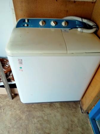 Продам машинку стиральную полу автомат на запчасти