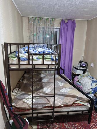 Продам детский кровать двухэтажный снизу двухместный матрасы хороший артапе