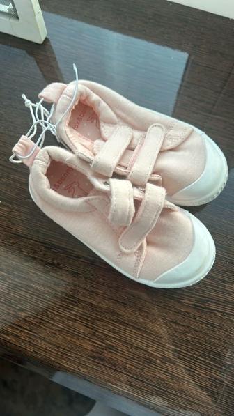 Детская новая обувь