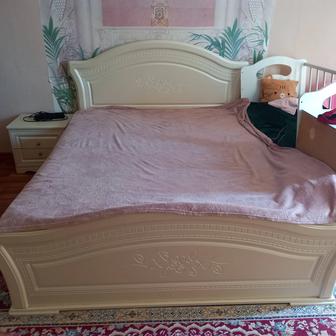 Продам 2× спальную кровать с 2мя тумбами