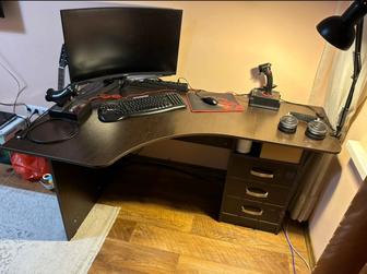 Угловой Компьютерный стол чёрного цвета