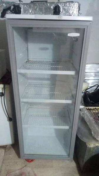 Продам холодильник витринный