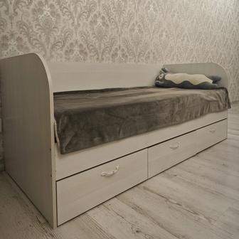 Кровать с матрасом 190х80 (в идеальном состоянии)