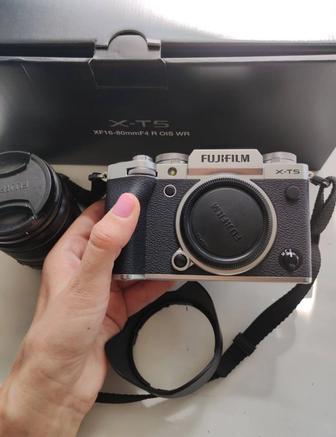 Продам фотоаппарат Fujifilm X-T5