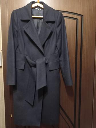 Продам пальто демисезонное, синий цвет, размер 48 в отличном состоянии